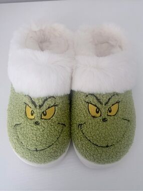 american eagle aerie green christmas grinch slippers white fur trim - US women 8